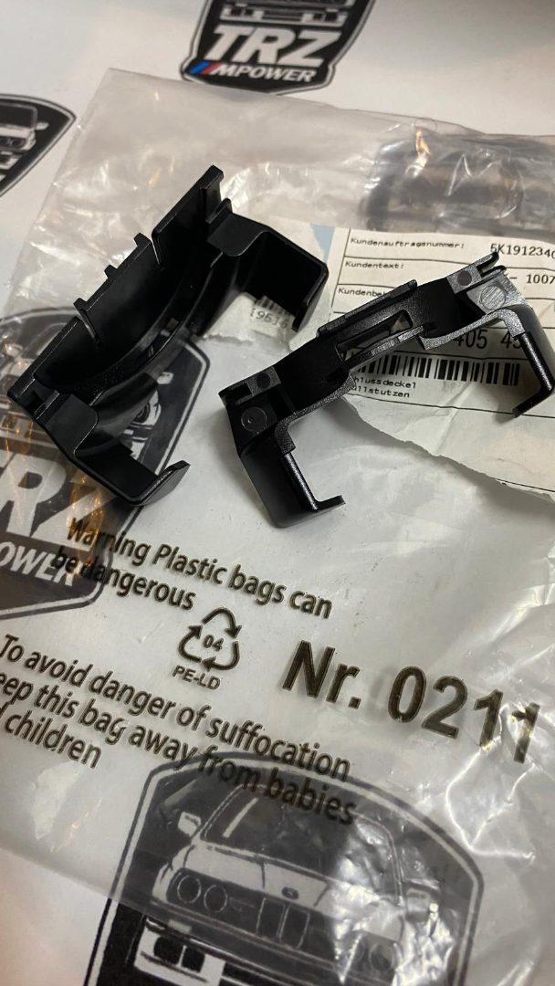 BMW E30 E32 E34 E36 E38 Depo Kapağı Tutucusu